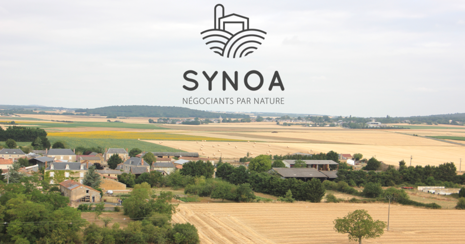 Photo de plusieurs parcelles avec le logo Synoa, Négoce Agricole