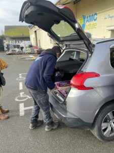 Chargement_terreau_voiture_client_AMC_Nature_Chateau_Gontier